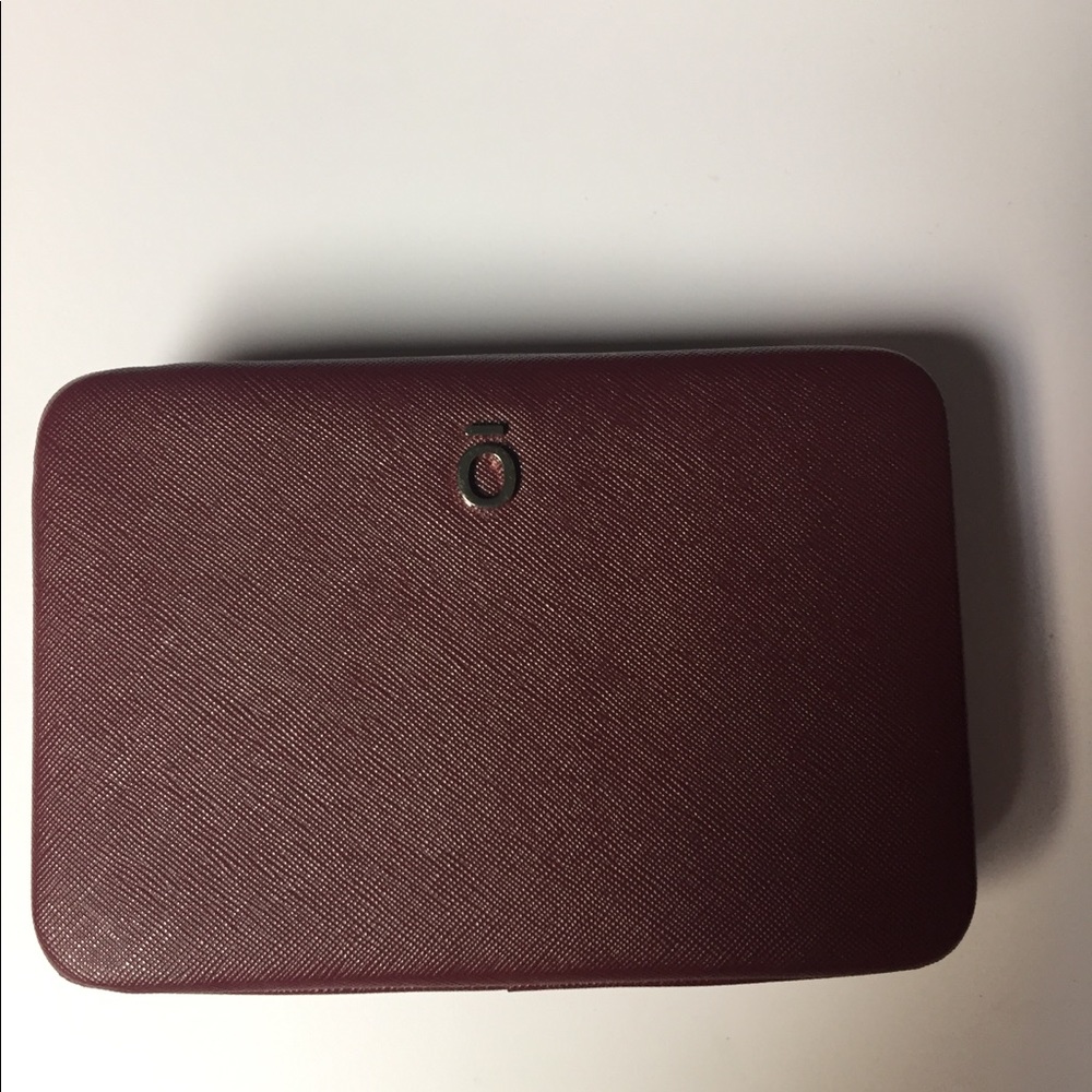 DōTERRA holiday clutch